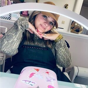 Meet your Posher, Brooke